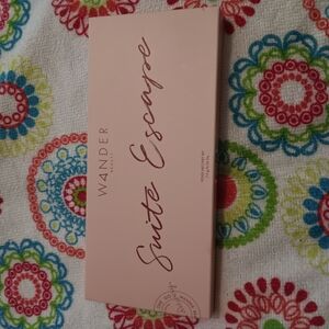 Wander Beauty Suite Escape Eyeshadow Palette
